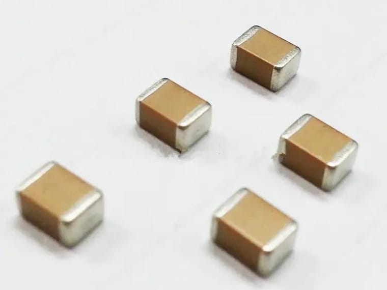 Chip capacitor six-sided inspection
